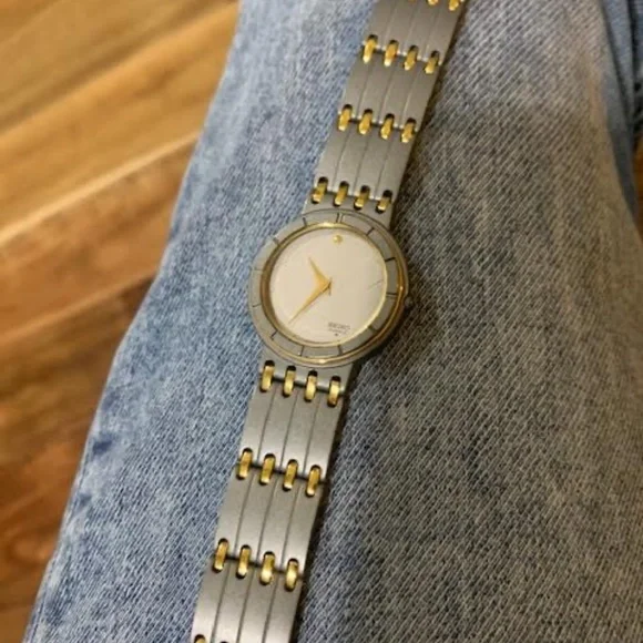 LIKE NEW! Men's Seiko Quartz Silver Matt Finish/Two Tone Gold/Stainless Watch - Picture 5 of 11